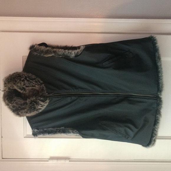 Reversible faux fur vest - Picture 10 of 12